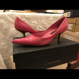 Kitten heel pumps